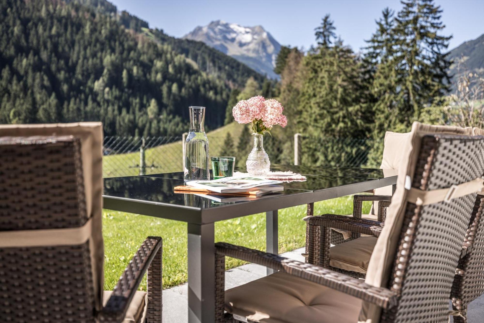 Natur Zeit - Alpine Garden Apartments Mayrhofen Ngoại thất bức ảnh